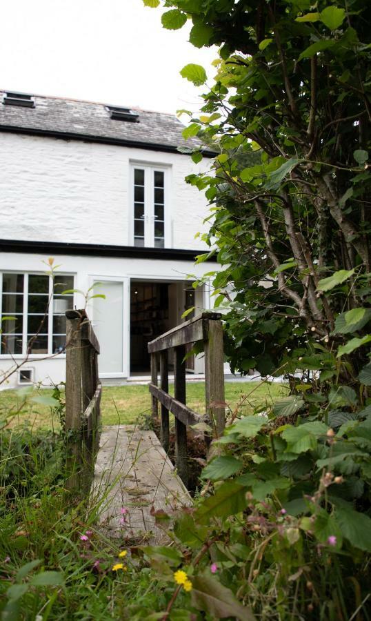 Briardene Cottage - A Superb Bijou Retreat With Jacuzzi Near An Excellent Village Pub イェルバートン エクステリア 写真